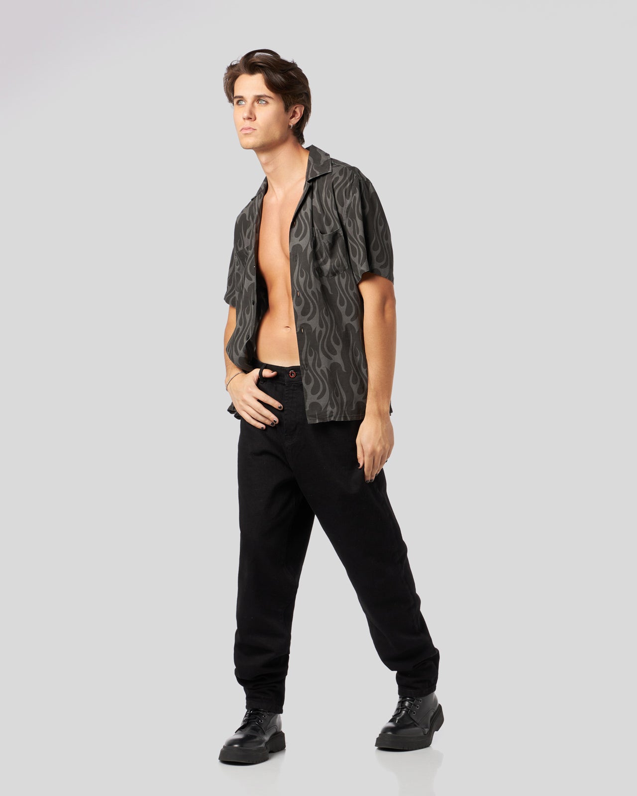 CAMICIA NERA CON FIAMME ALL OVER