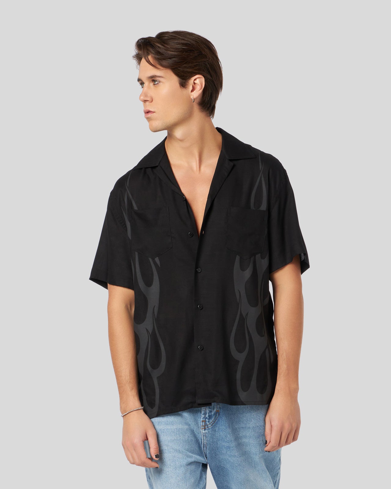 CAMICIA NERA CON FIAMME NERE TRIBALI