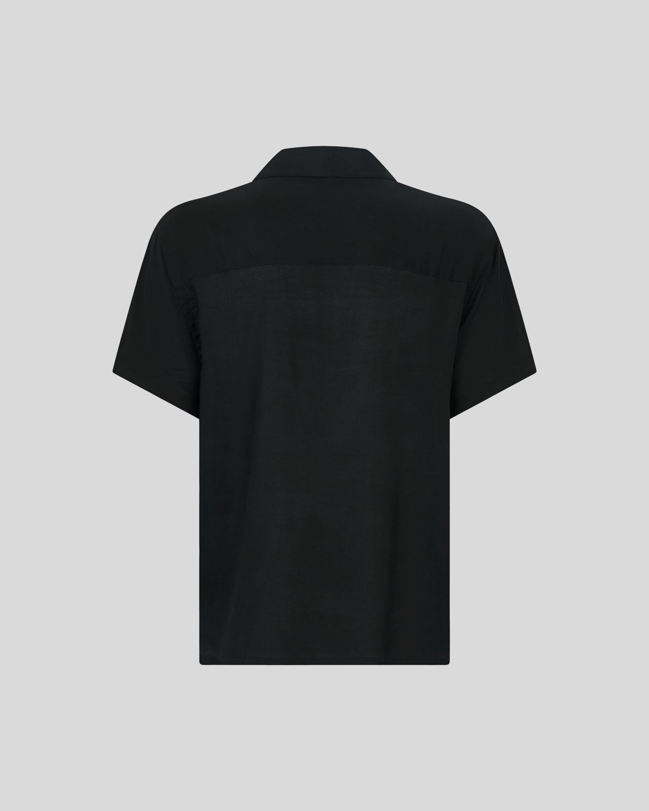 CAMICIA NERA CON FIAMME NERE TRIBALI