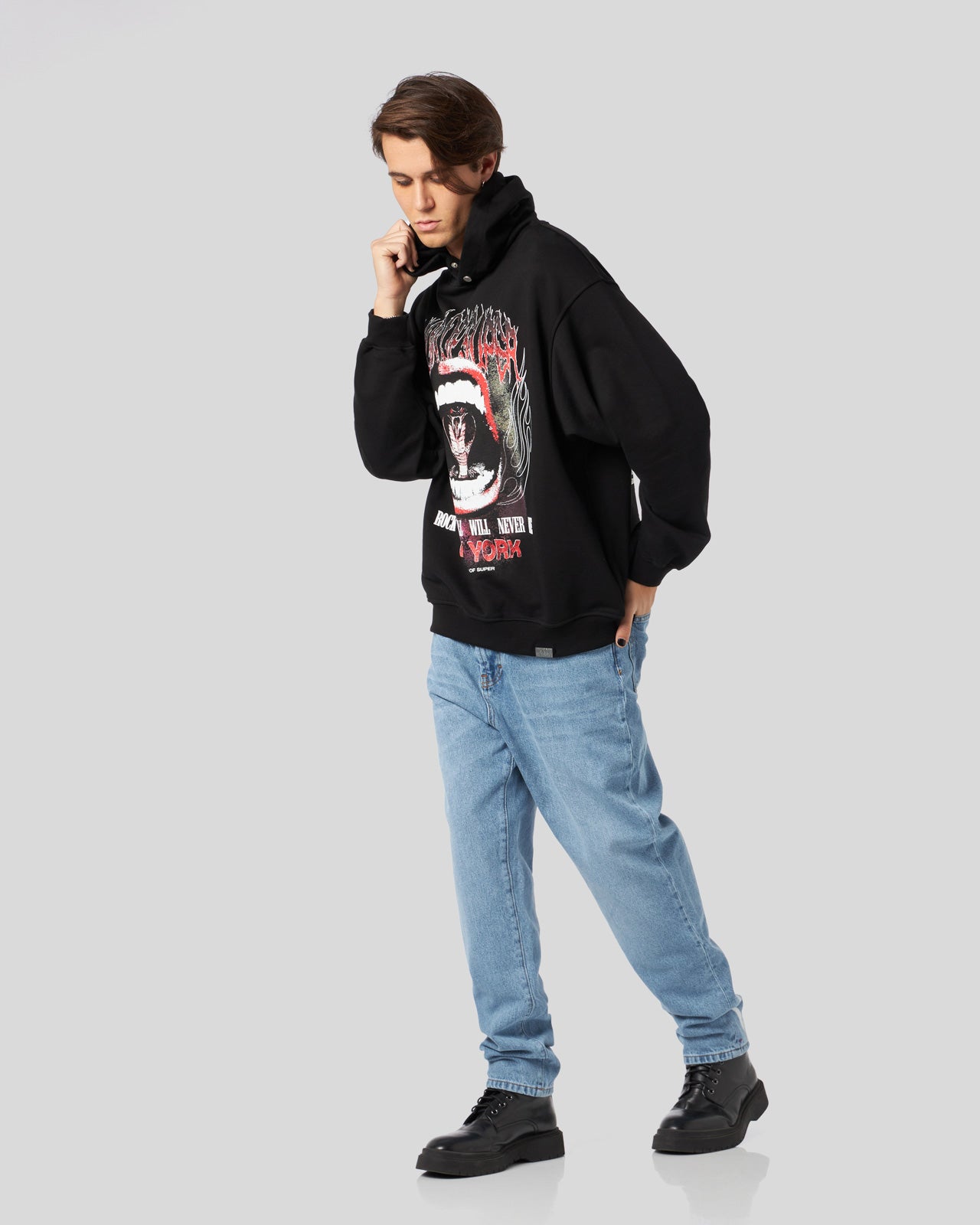 BLACK HOODIE WITH COBRA MOUTH PRINT