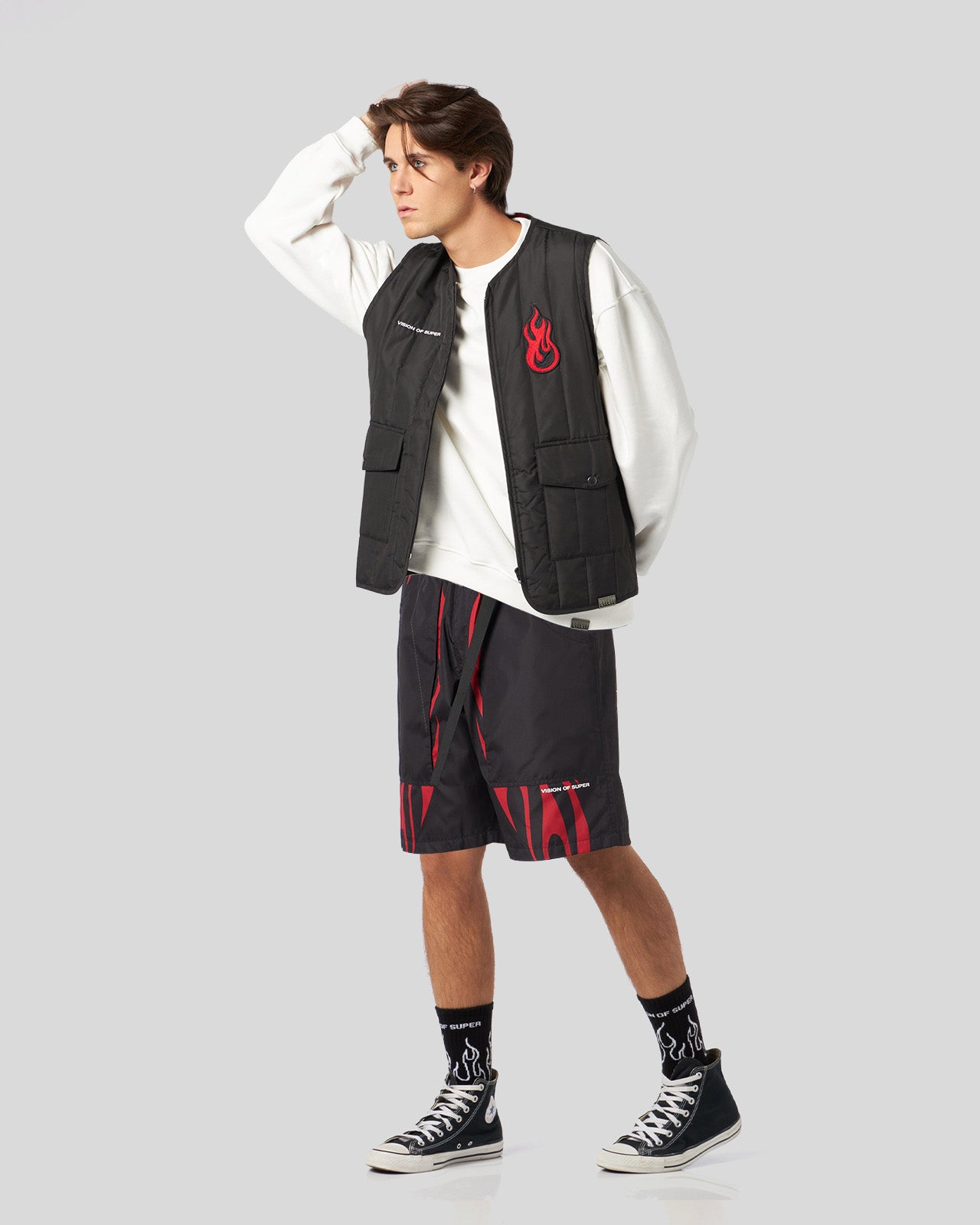 PANTALONCINO CARGO NERO CON FIAMME TRIBALI