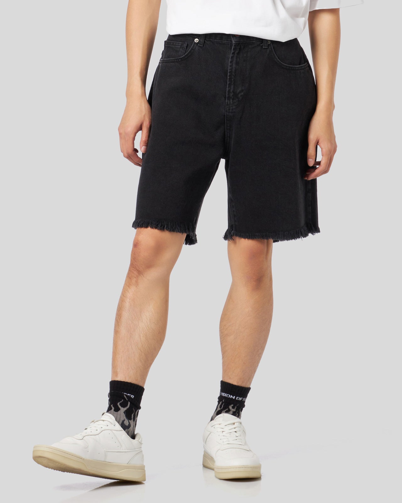 PANTALONCINO DENIM NERO CON PATCH GOTICHE "V-S""