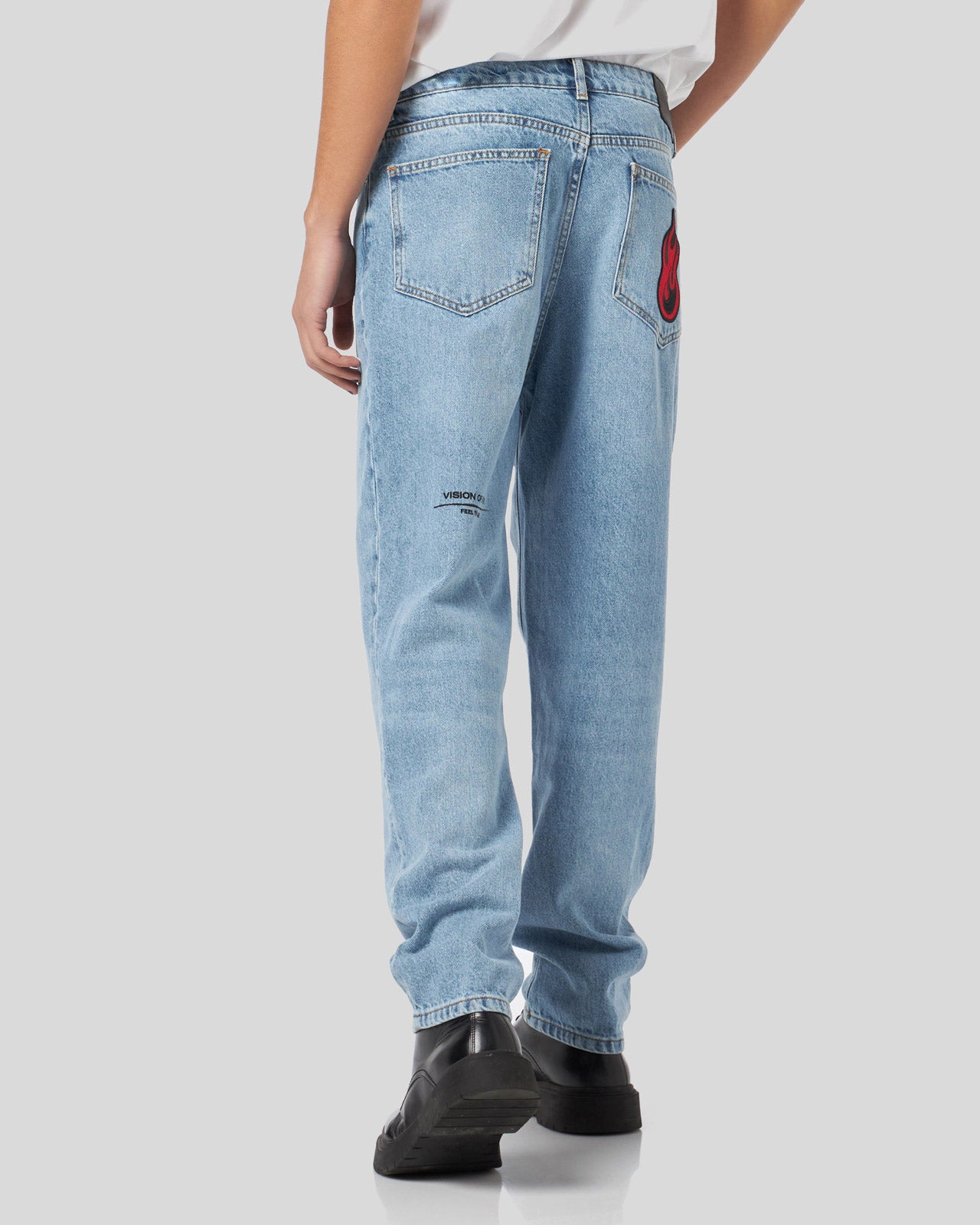 JEANS DENIM BLU CON LOGO E PATCH FIAMMA