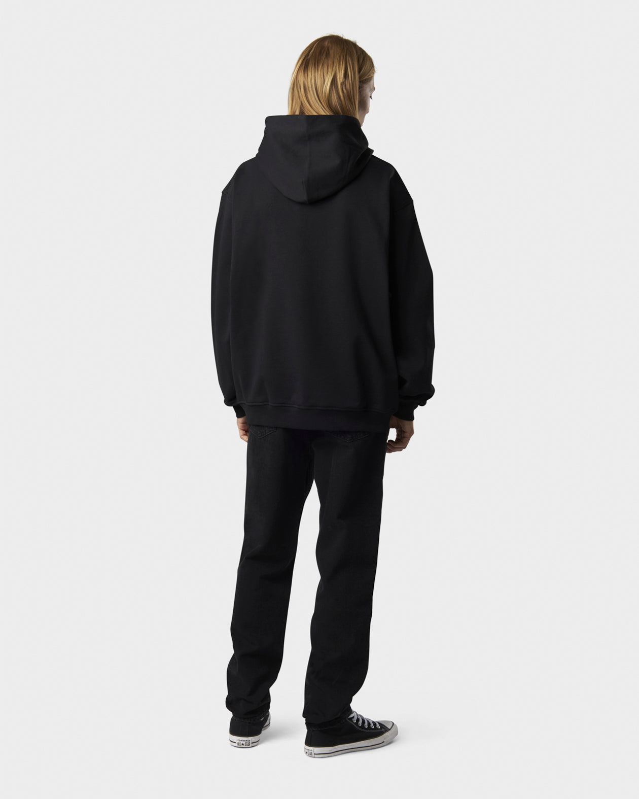 FELPA NERA CON STAMPA HEARTBEAT SUL FRONTE, ETICHETTA METALLICA E BOTTONI