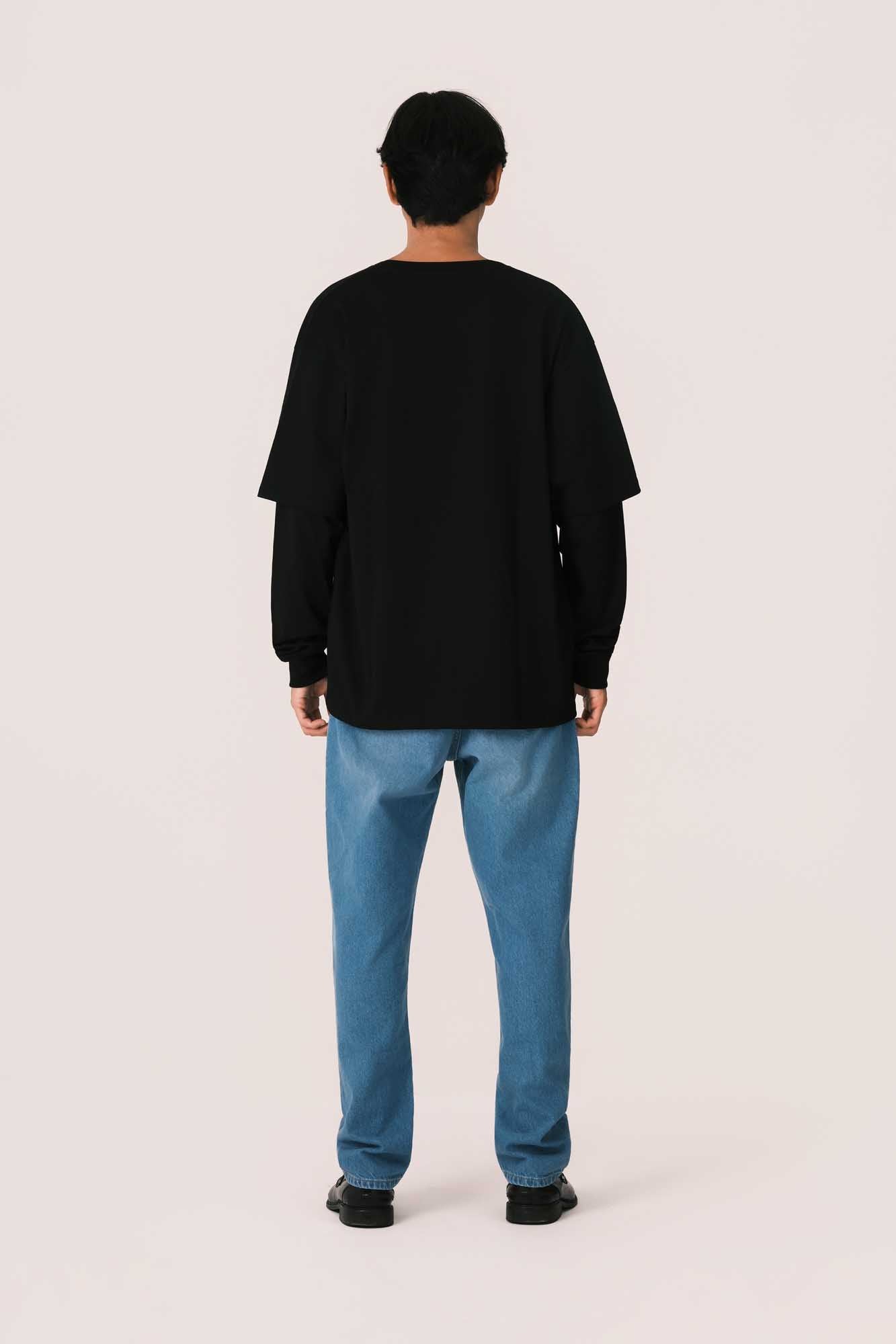 BLACK TEE WITH TOUBLE SLEEVE AND PRINTED HEART