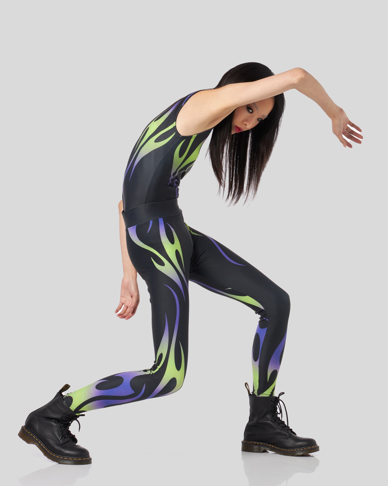 BLACK LEGGINS WITH PRINTED TRIBAL FLAMES