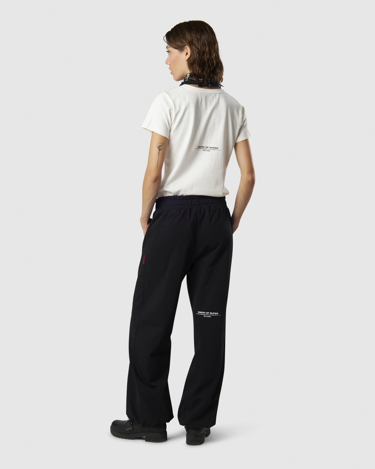 PANTALONI NERI LOGO FIAMMA RICAMATO