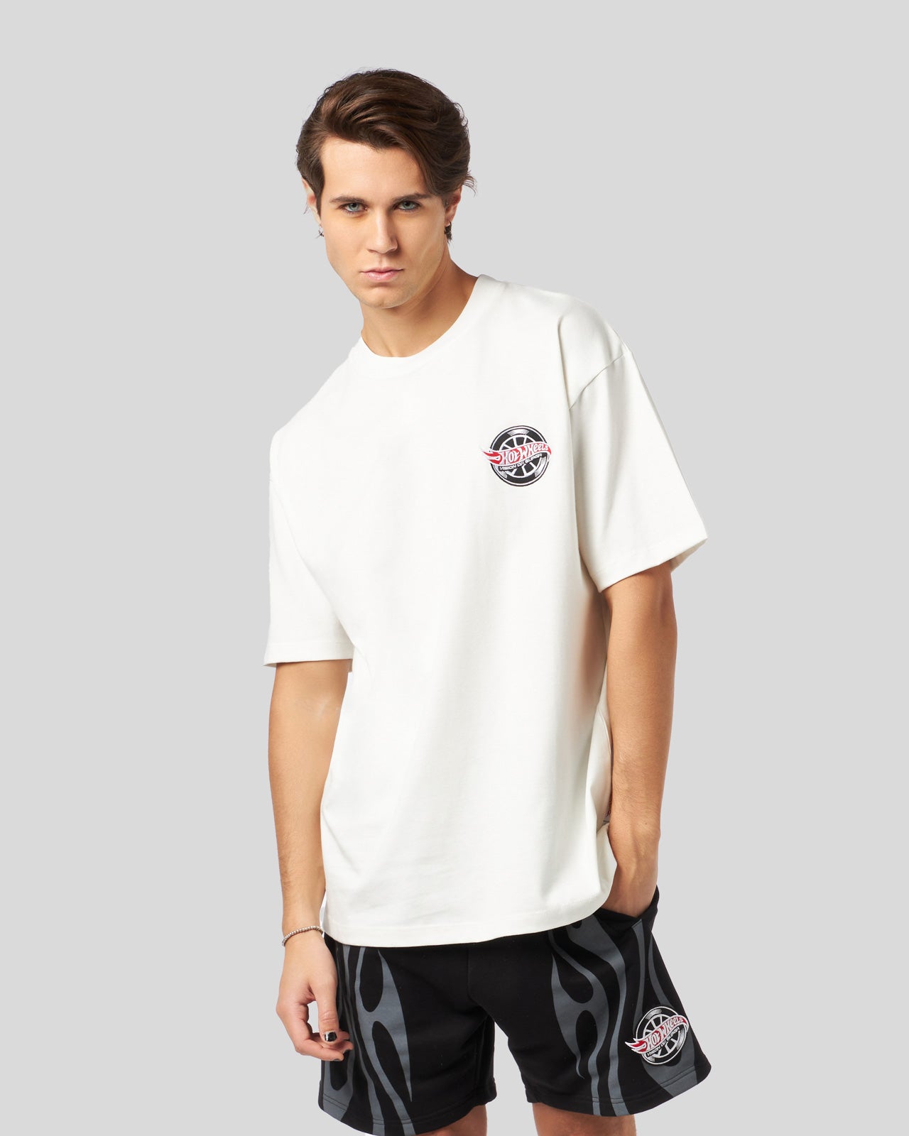 T-SHIRT BIANCA CON GRAFICA RED CAR