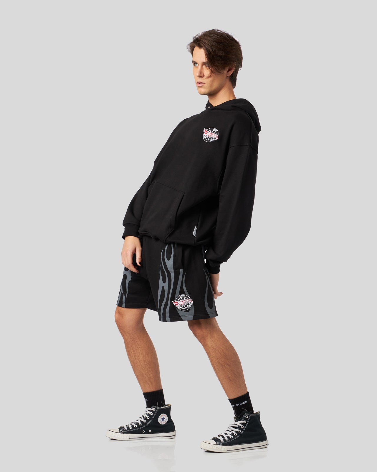 FELPA CON CAPPUCCIO NERA CON LOGO HOT WHEELS ICONICO