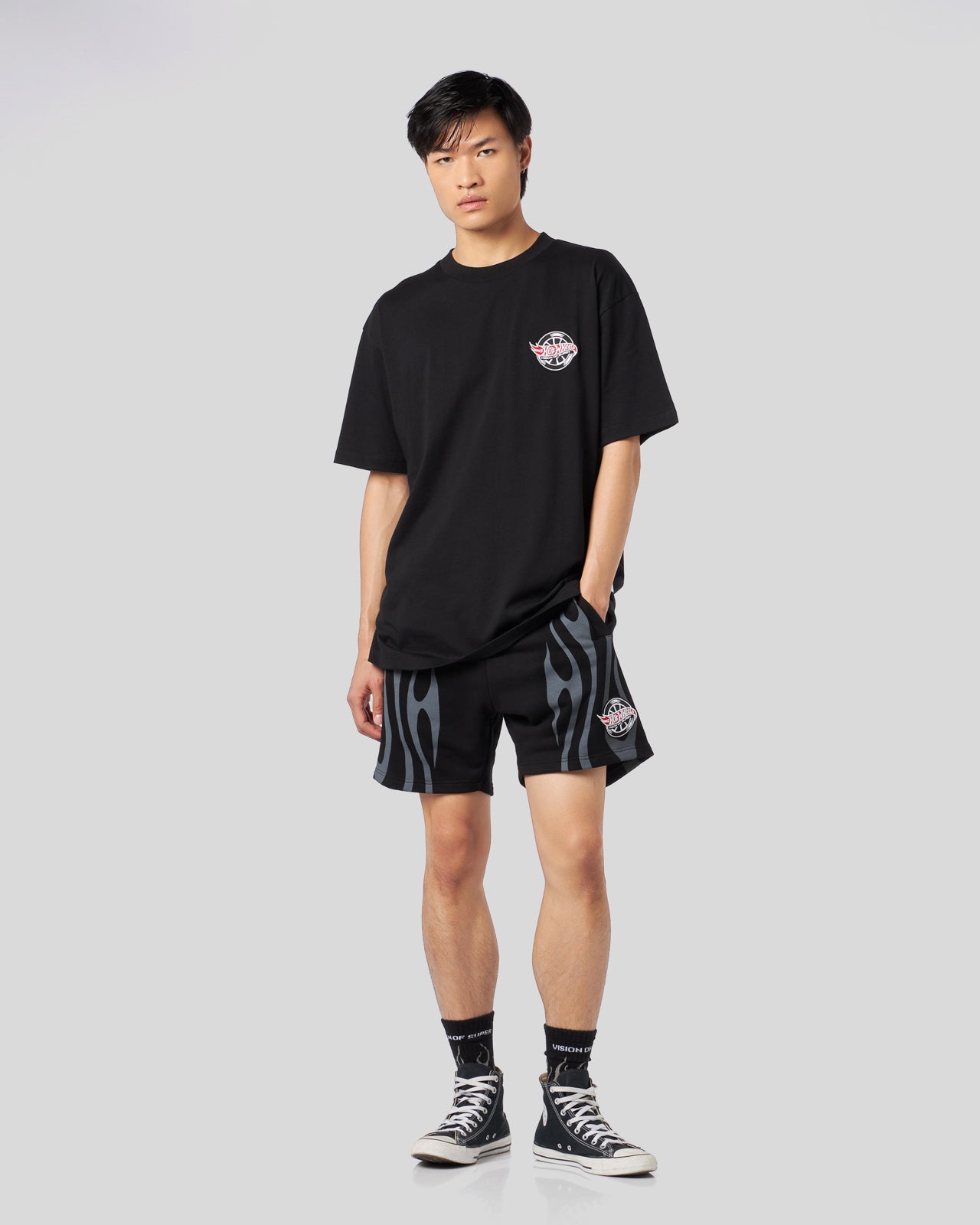 PANTALONCINO NERO CON FIAMME E COLLAB LOGO HOT WHEELS x VISION OF SUPER