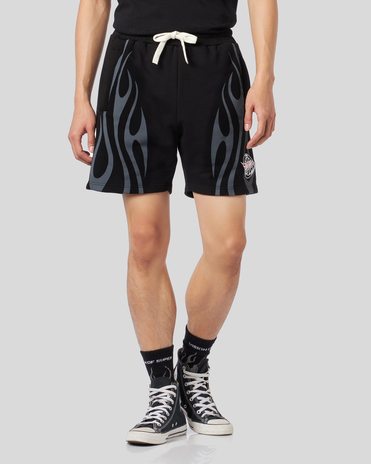PANTALONCINO NERO CON FIAMME E COLLAB LOGO HOT WHEELS x VISION OF SUPER