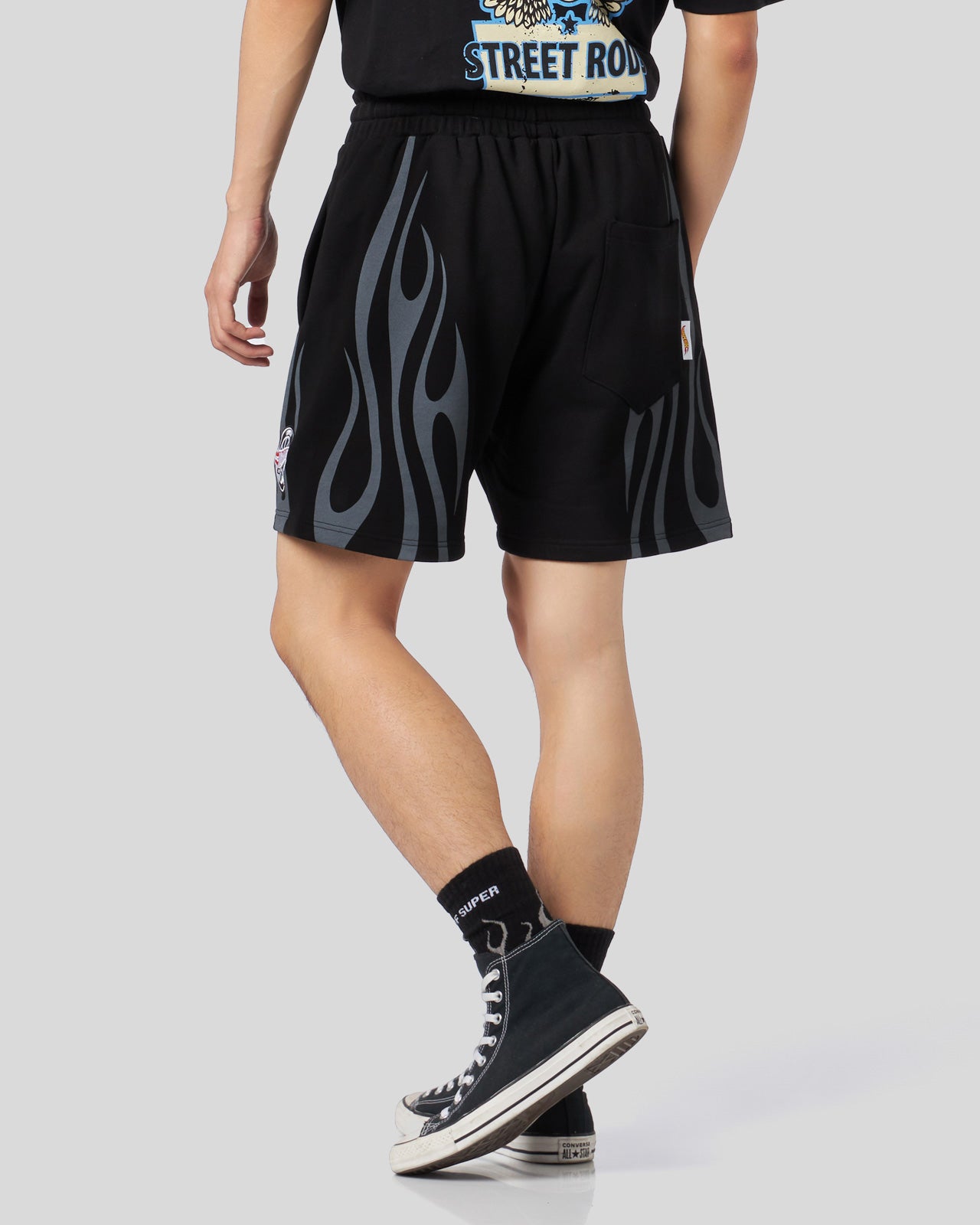 PANTALONCINO NERO CON FIAMME E COLLAB LOGO HOT WHEELS x VISION OF SUPER
