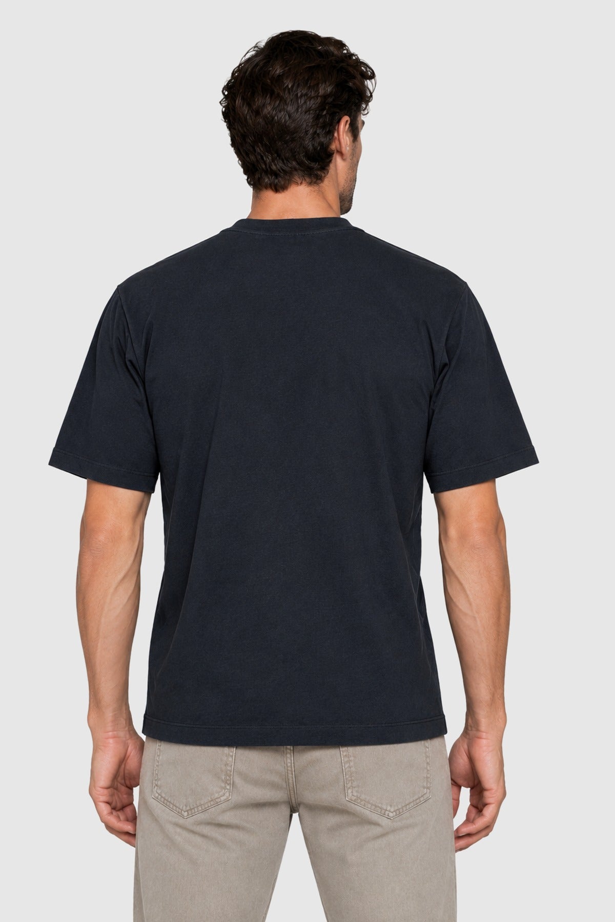 T-shirt con logo ricamato – Nero