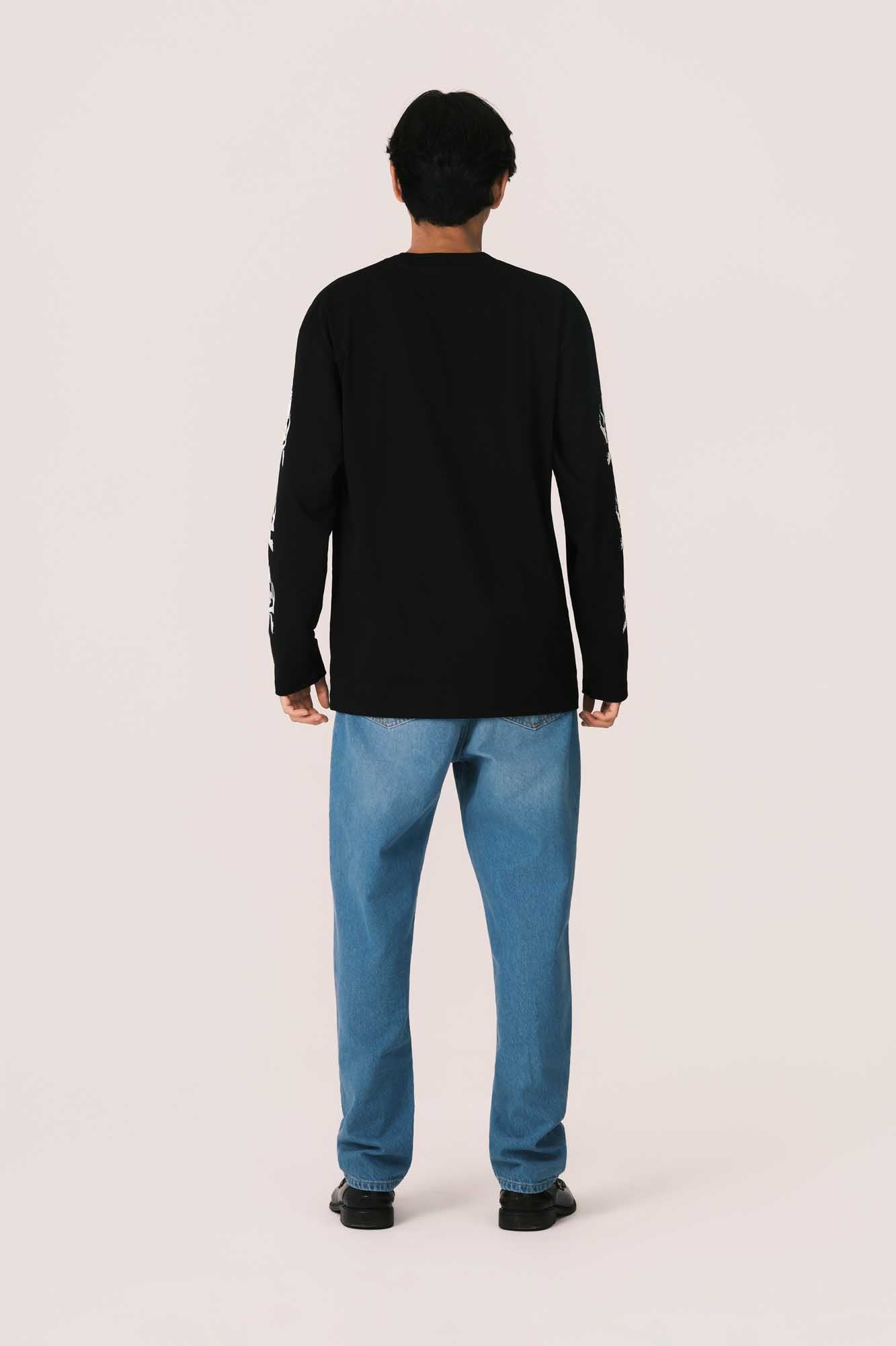 BLACK TEE WITH TOUBLE SLEEVE AND PRINTED HEART