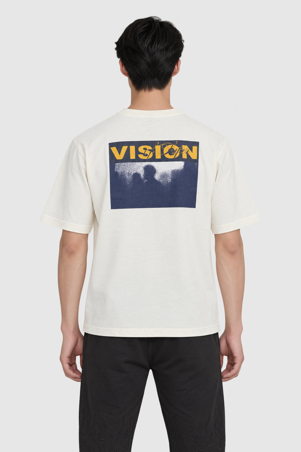 T-shirt con logo ricamato e stampa Vision – Bianco – su modello, retro