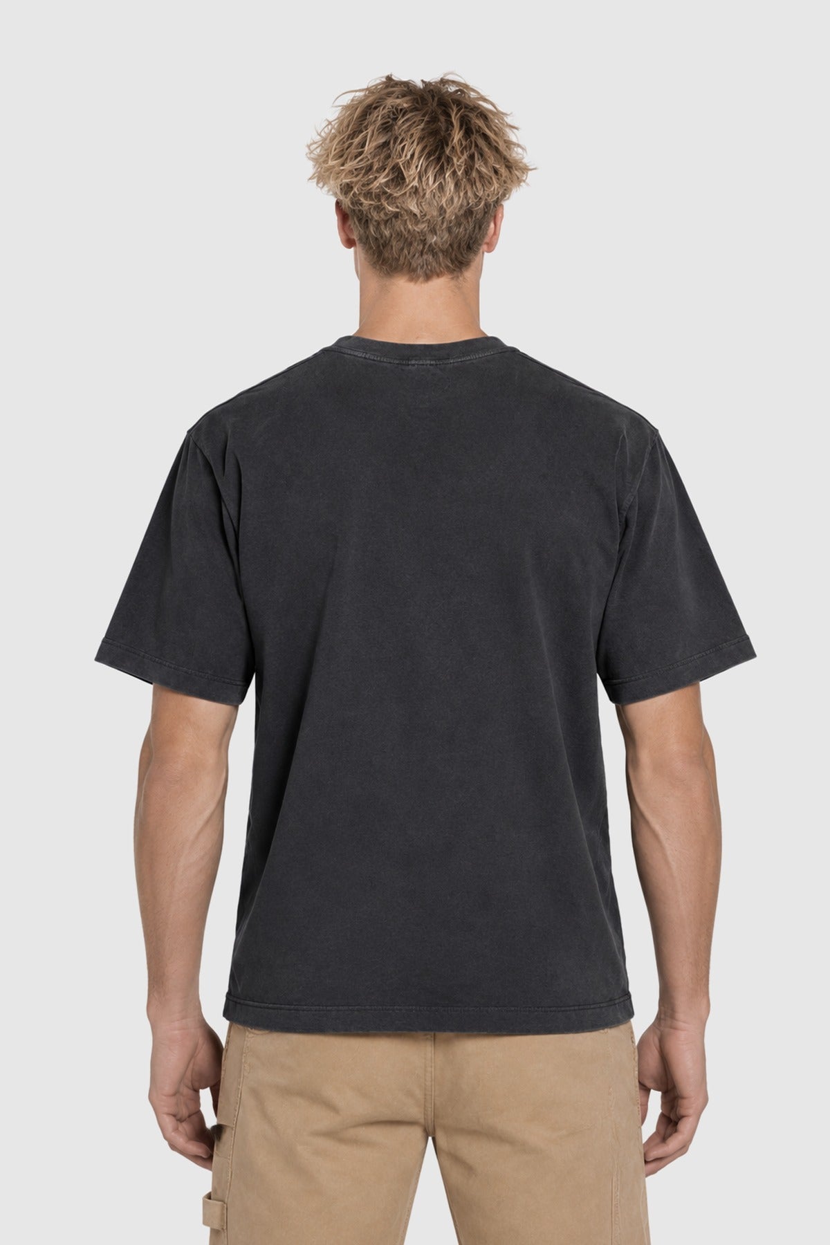 T-shirt con ricamo VOS – Nero