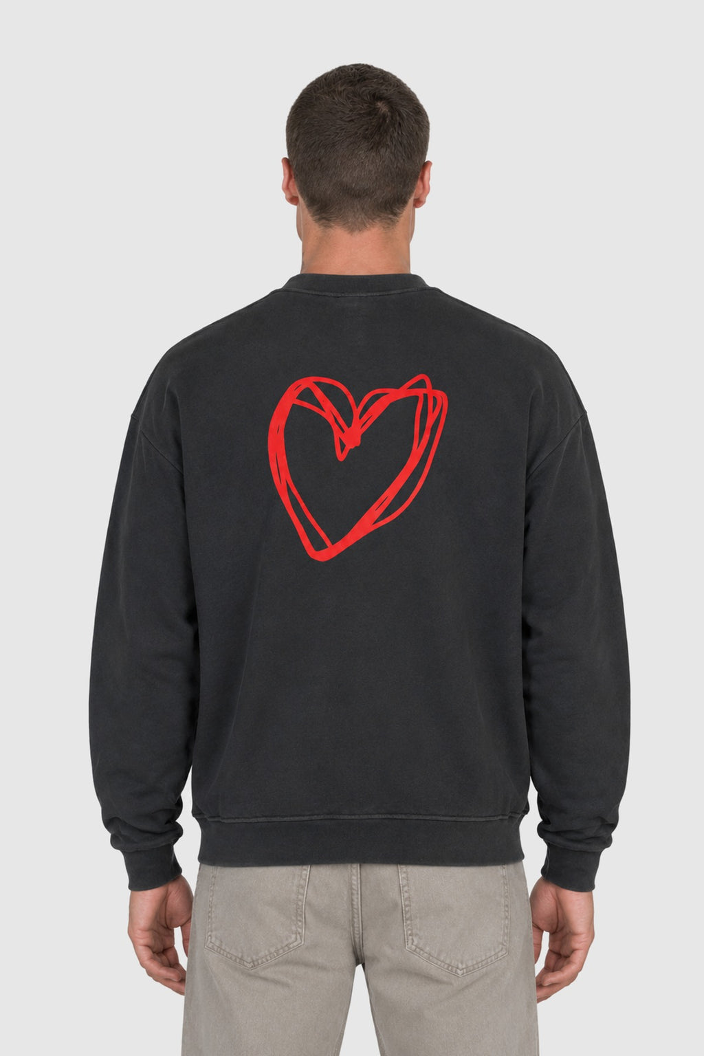 Felpa girocollo con cuore sul retro – Nero
