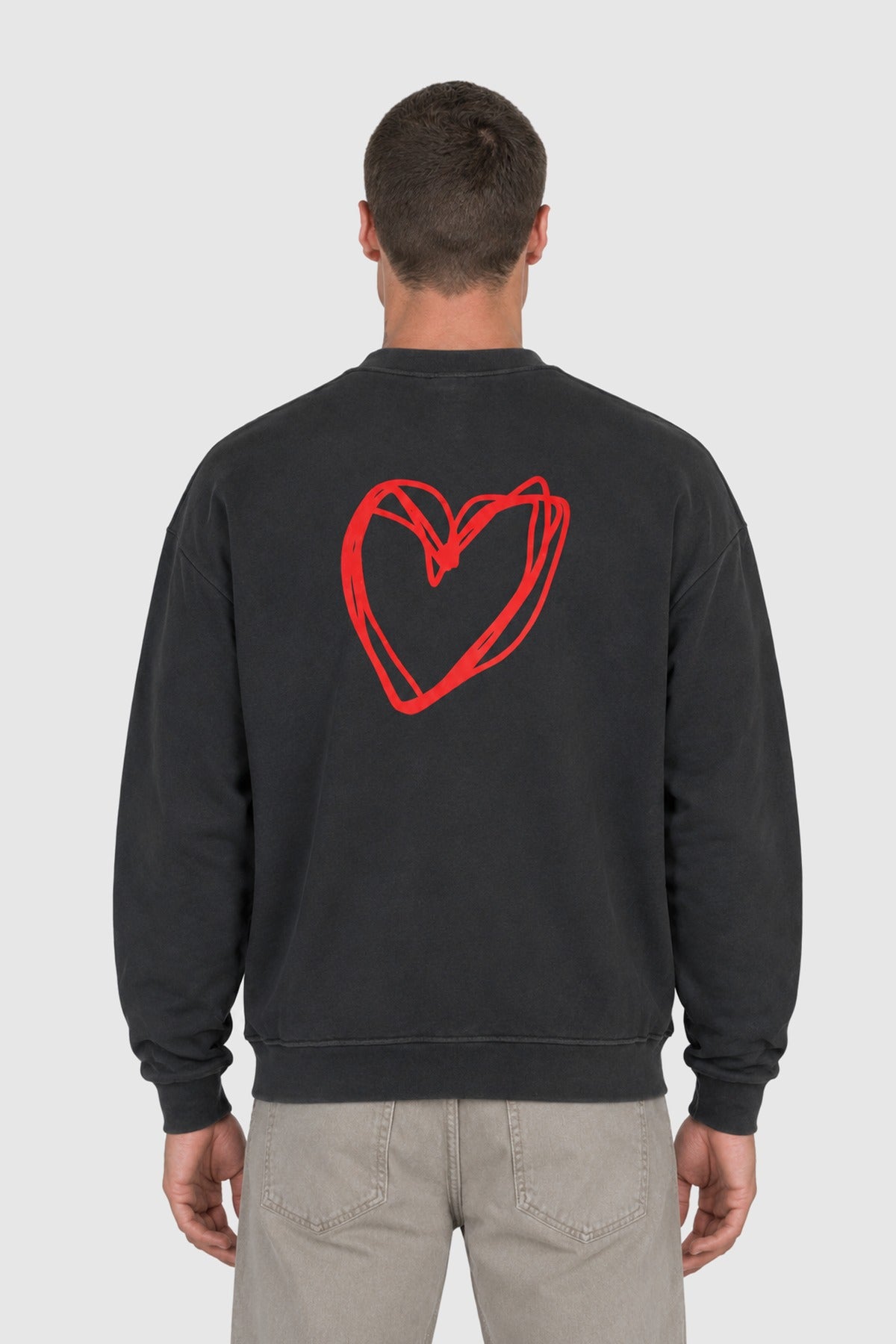 Felpa girocollo con cuore sul retro – Nero